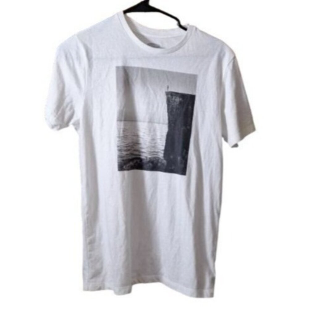 Old Navy Men's T-Shirt White Small Graphic Man Ontop of Cliff Looking Over Wqter